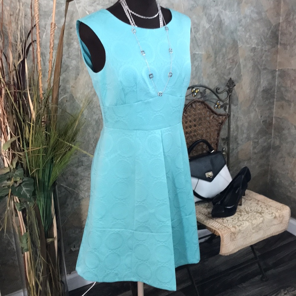 Tahari 🌹stunning classic medallion printed mint green dress
